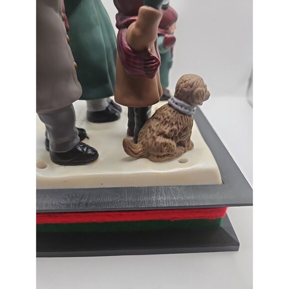 Vintage Christmas Lighted Carolers Musical Holiday Scene Figure 11" - Picture 13 of 16